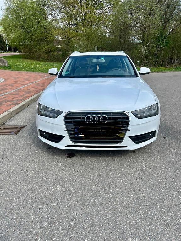 Używany Audi A4 Ambition 120 KM (88 kW) 2012 Biały Kombi