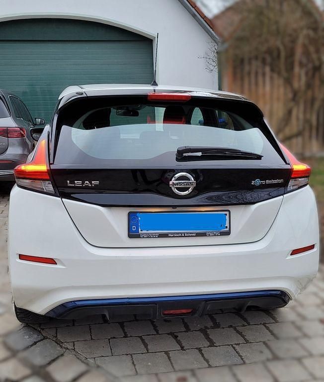 Gebraucht Nissan Leaf Acenta 110 kW (150 PS) 2021 Weiß Kleinwagen