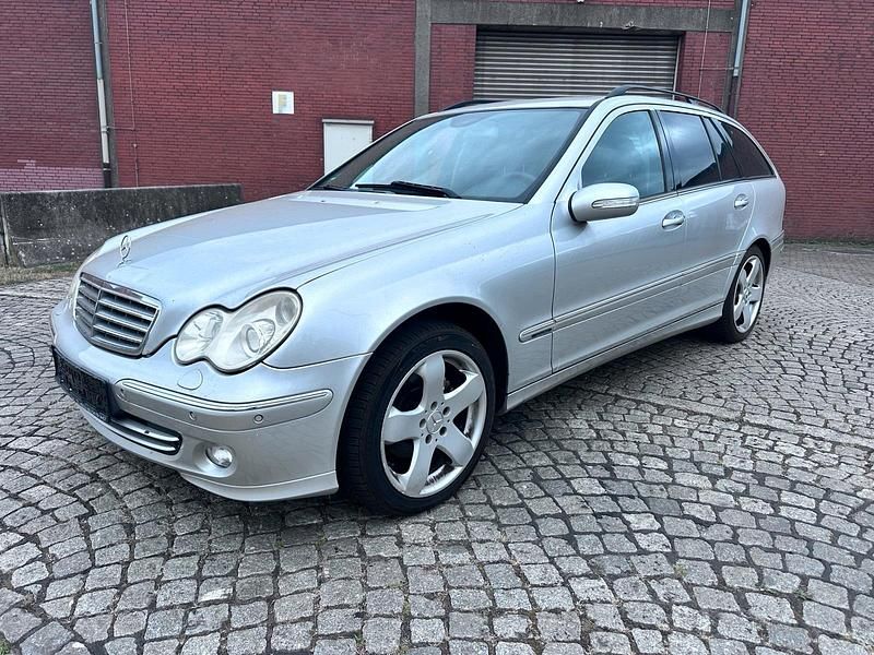 Grau Gebraucht 2005 Mercedes C220 Kombi | 4.150 € (Etwas zu teuer) - Bild 1/4