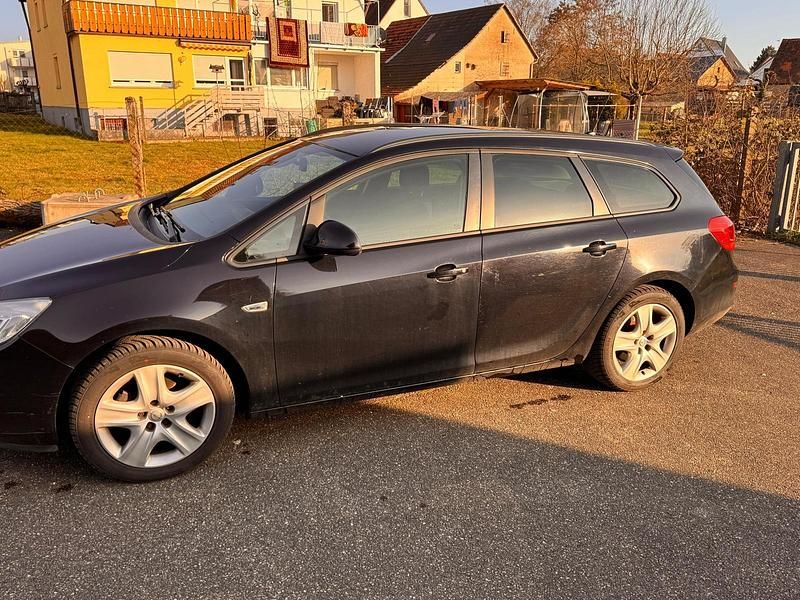 Gebraucht Opel Astra 179 PS (131 kW) 2011 Schwarz Kombi