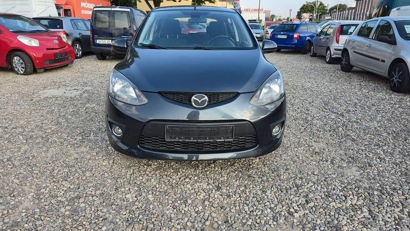 Grau Gebraucht 2009 Mazda 2 Kleinwagen | 2.799 € (Fairer Preis) - Bild 1/4