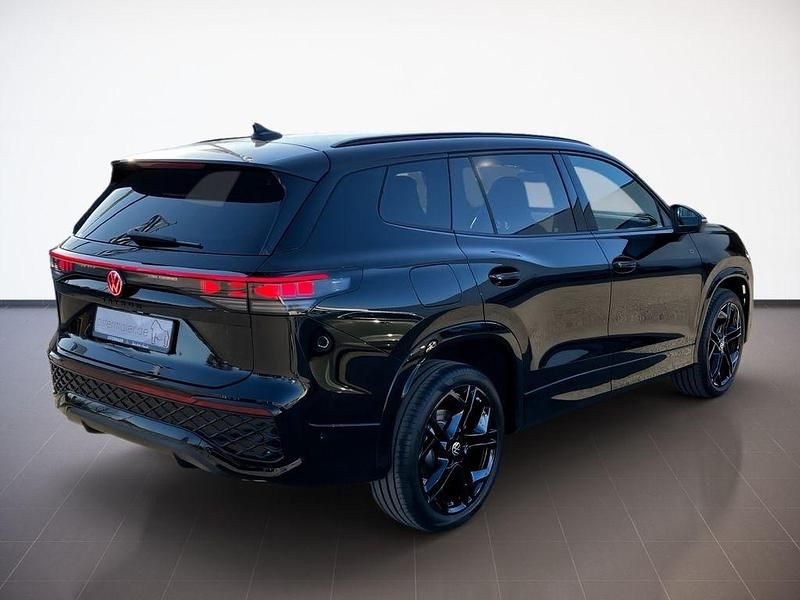 Neu VW Tayron R-line 193 PS (141 kW) 2026 Grenadillschwarz metallic SUV