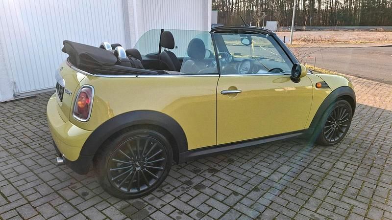 Gebraucht Mini Cooper Cabriolet 120 PS (88 kW) 2009 Gelb Cabrio