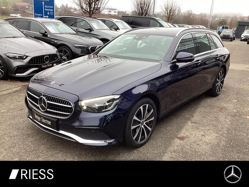 Metalliclack nautikblau Gebraucht 2022 Mercedes E300 Kombi | 27.900 € (Guter Preis) - Bild 1/4