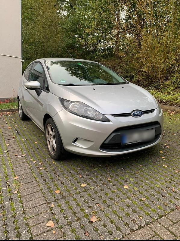 Grau Gebraucht 2009 Ford Fiesta Kleinwagen | 3.299 € - Bild 1/4
