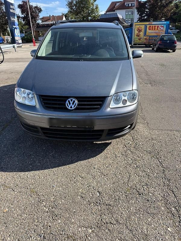 Grau Gebraucht 2003 VW Touran Van / Kleinbus | 2.200 € (Fairer Preis) - Bild 1/4