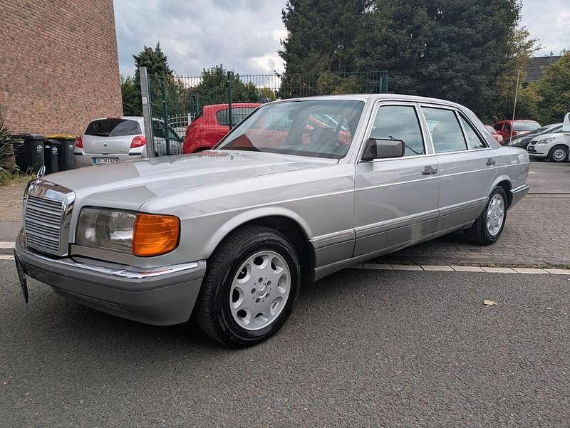 Grau Gebraucht 1987 Mercedes S300 Limousine | 9.999 € - Bild 1/4