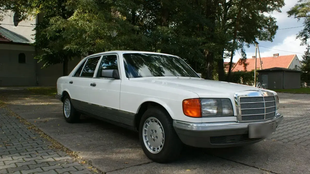 Gebraucht Mercedes 380 204 PS (150 kW) 1983 Weiß Limousine