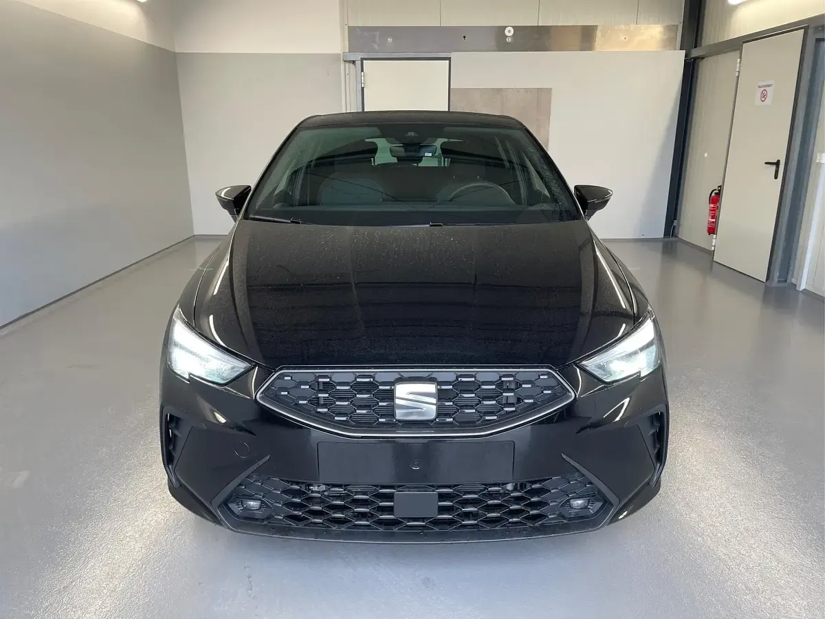 Neu Seat Ibiza CONNECT 95 PS (69 kW) 2026 [0e0e] midnight schwarz metallic Kleinwagen