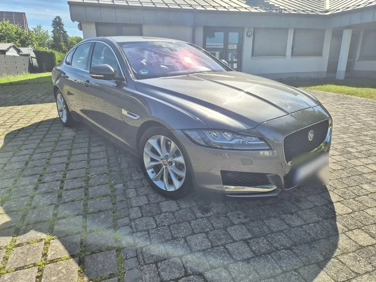Gebraucht Jaguar XF Prestige 300 PS (220 kW) 2015 Grau Limousine