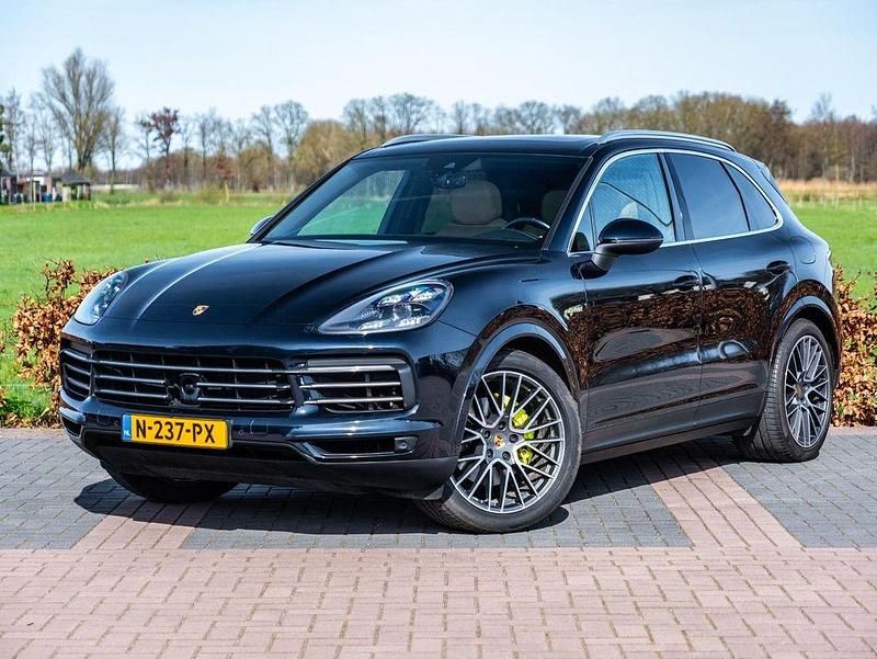 Second-hand Porsche Cayenne 462 CP (339 kW) 2018 Albastru SUV