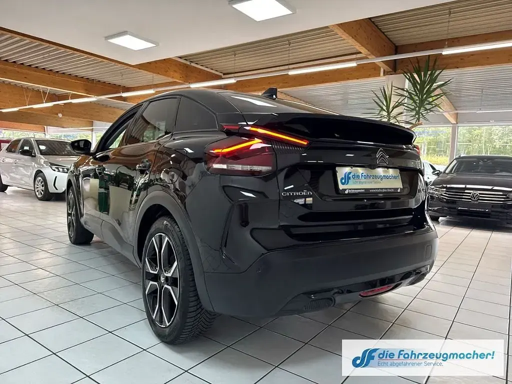 Gebraucht Citroën e-C4 Shine 100 kW (136 PS) 2023 Lackierung schwarz perla nera/ Limousine