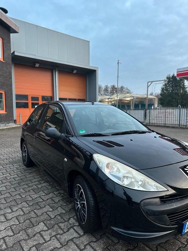 Gebraucht Peugeot 206+ 68 PS (50 kW) 2011 Schwarz Kleinwagen