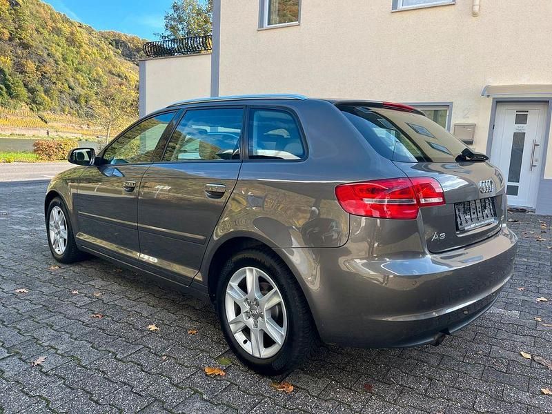 Gebraucht Audi A3 Attraction 105 PS (77 kW) 2013 Grau Limousine