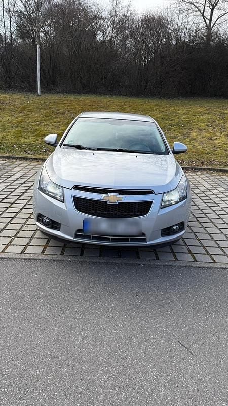 Silber Gebraucht 2010 Chevrolet Cruze Limousine | 3.350 € (Etwas zu teuer) - Bild 1/4