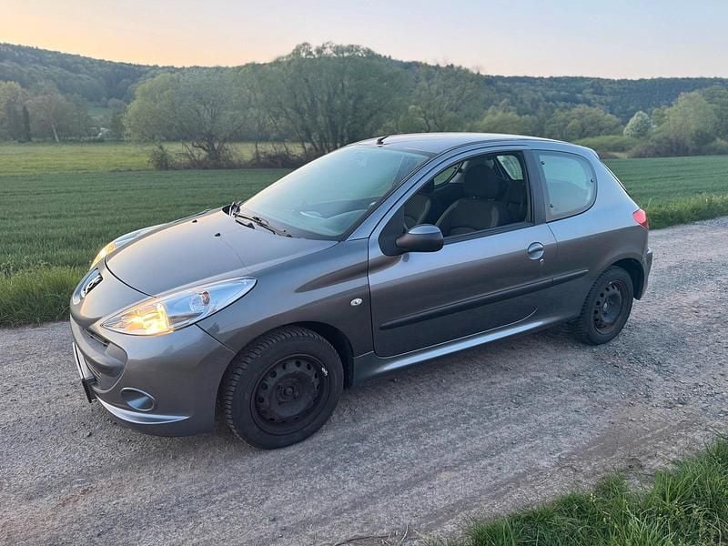 Gebraucht Peugeot 206+ 75 PS (55 kW) 2010 Kleinwagen