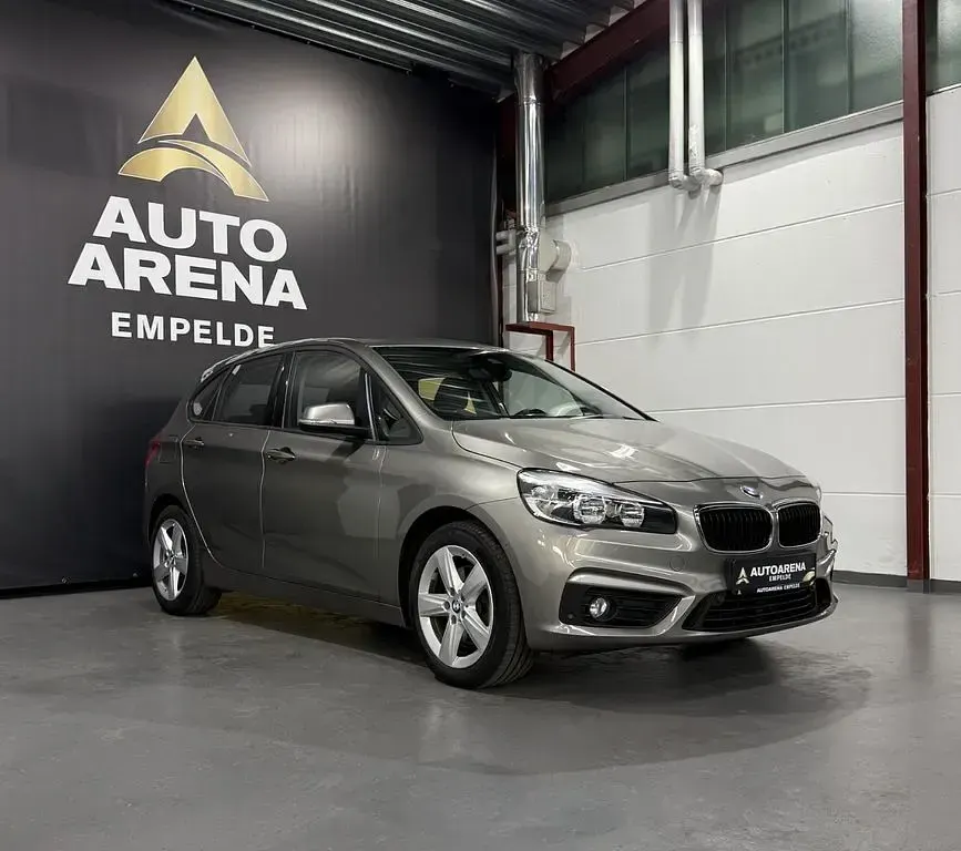 Gebraucht BMW 220 Active Tourer Basis 190 PS (139 kW) 2015 Silber Van / Kleinbus