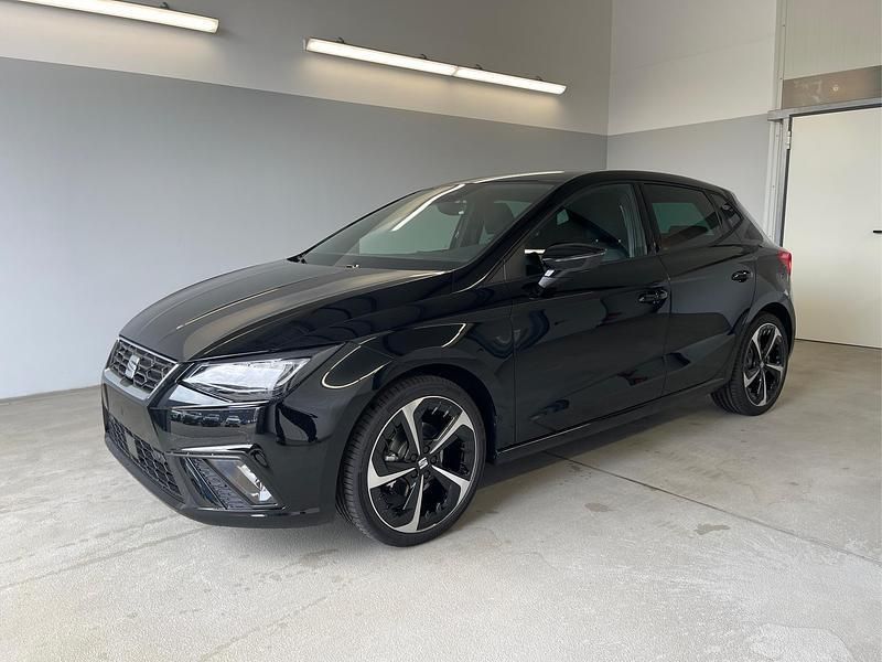 [0e0e] midnight schwarz metallic Neu 2025 Seat Ibiza FR Limousine | 23.970 € (Fairer Preis) - Bild 1/4