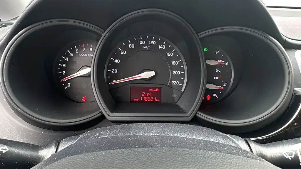 Gebraucht Kia Rio 84 PS (61 kW) 2016 Schwarz Kleinwagen