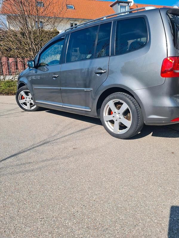 Gebraucht VW Touran 177 PS (130 kW) 2015 Grau Van / Kleinbus