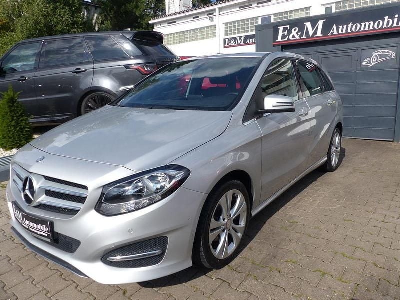 Silber Gebraucht 2016 Mercedes B180 Urban Van / Kleinbus | 13.680 € (Fairer Preis) - Bild 1/4