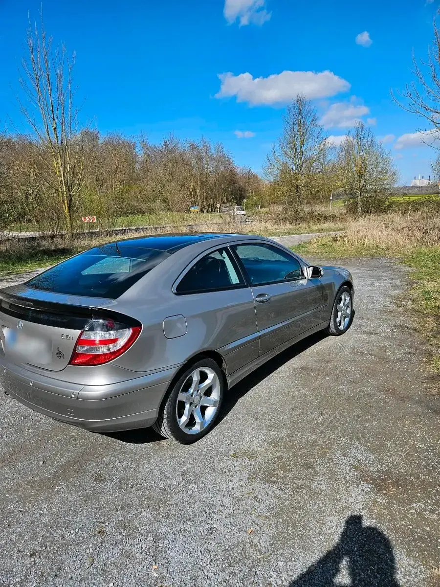 Gebraucht Mercedes C200 122 PS (89 kW) 2007 Silber Coupé