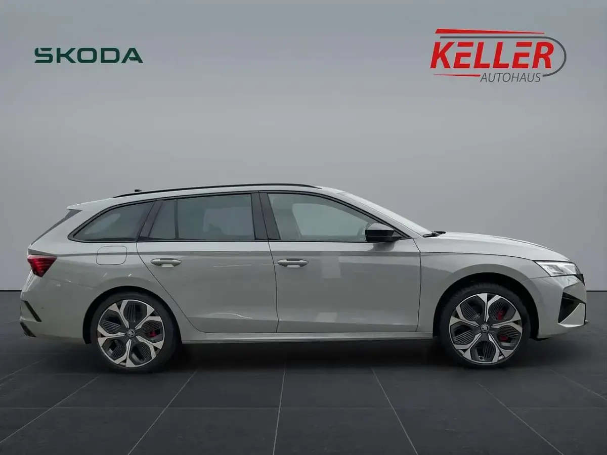 Neu Skoda Octavia RS 265 PS (194 kW) 2026 Steelgrau Kombi