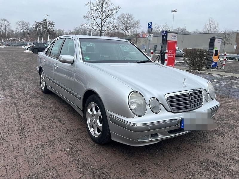 Gebraucht Mercedes E270 Elegance 170 PS (125 kW) 2002 Silber Limousine
