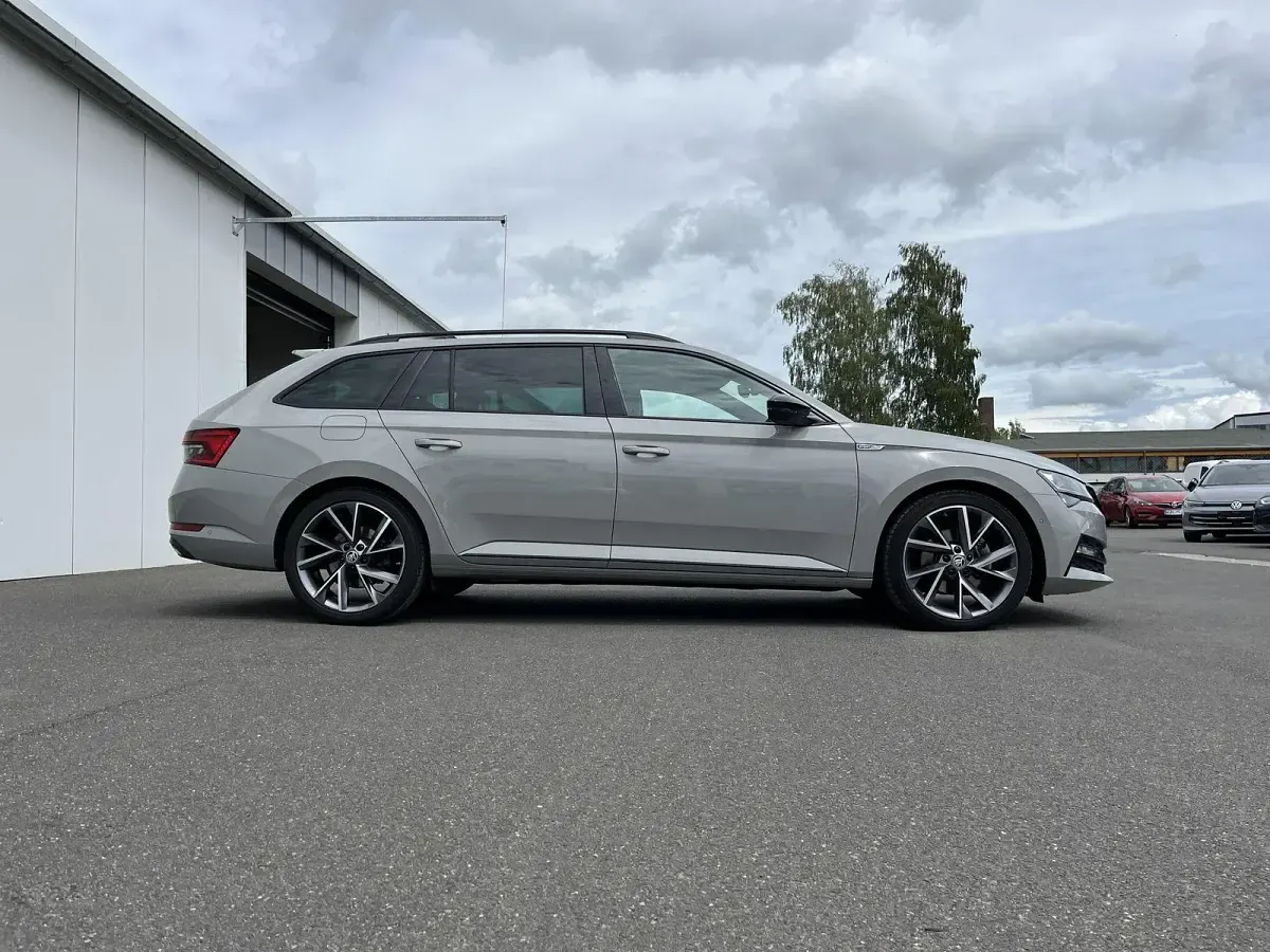 Gebraucht Skoda Superb SportLine 200 PS (147 kW) 2022 Steelgrau Kombi