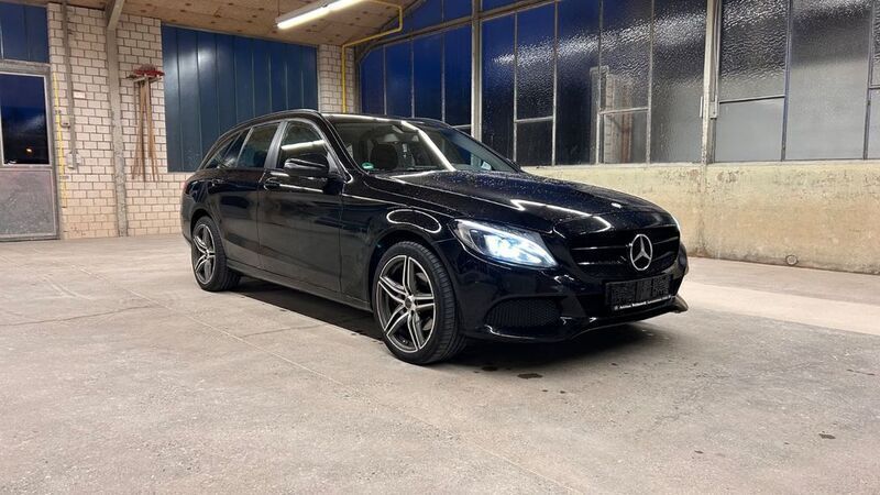 Schwarz Gebraucht 2016 Mercedes 220 Kombi | 17.300 € (Guter Preis) - Bild 1/4
