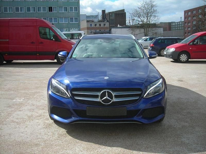 Gebraucht Mercedes C220 170 PS (125 kW) 2015 Blau Limousine