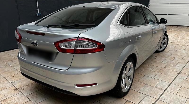 Gebraucht Ford Mondeo 160 PS (117 kW) 2011 Silber Limousine