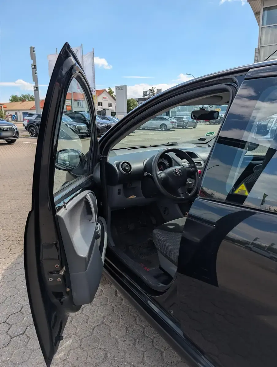 Gebraucht Toyota Aygo 68 PS (50 kW) 2012 Schwarz Kleinwagen