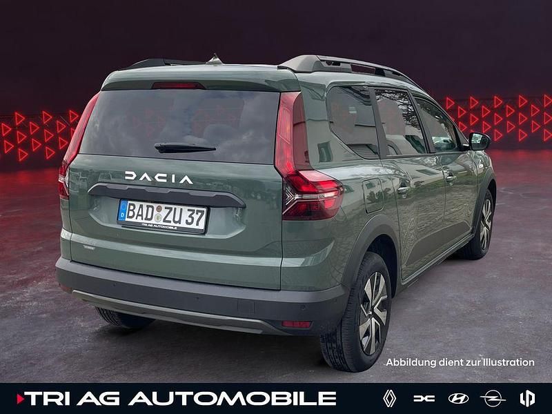 Neu Dacia Jogger Expression 141 PS (103 kW) 2025 Safarigrüngrau Van / Kleinbus