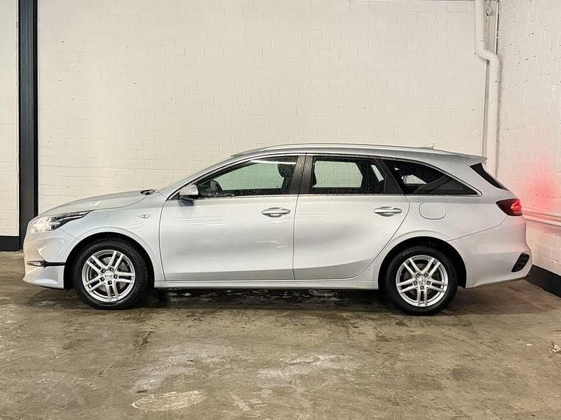 Gebraucht Kia Ceed Sportswagon Vision 136 PS (100 kW) 2023 (kcs) sparklingsilber met. Kombi