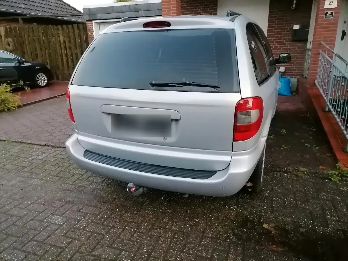 Gebraucht Chrysler Voyager 147 PS (108 kW) 2002 Silber Van / Kleinbus