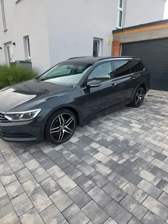 Gebraucht VW Passat Comfortline 120 PS (88 kW) 2018 Grau Kombi