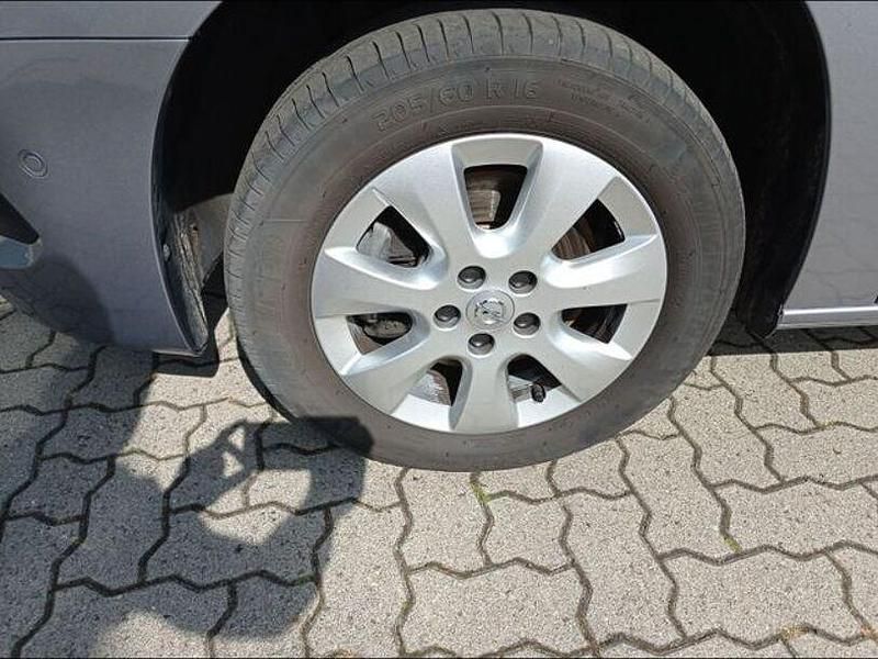 Gebraucht Opel Combo Life Ultimate 131 PS (96 kW) 2023 Kontrast grau/quarz silber Van / Kleinbus