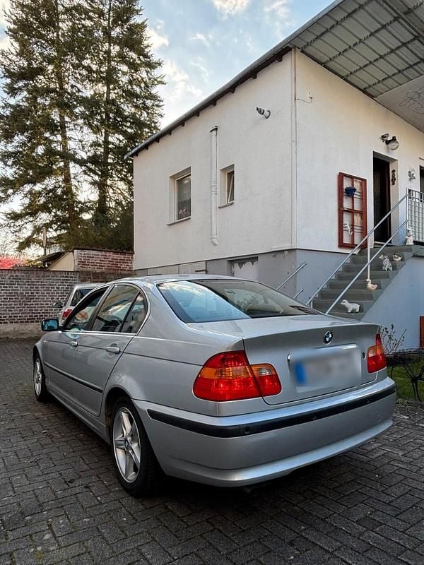 Second-hand BMW 320 170 CP (125 kW) 2003 Argintiu Berlinǎ