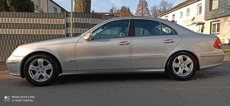 Gebraucht Mercedes E240 Avantgarde 177 PS (130 kW) 2002 Silber Limousine
