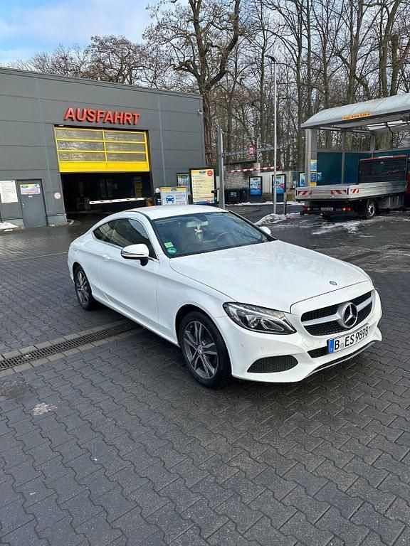 Gebraucht Mercedes 180 Edition 1 156 PS (114 kW) 2016 Weiß Limousine