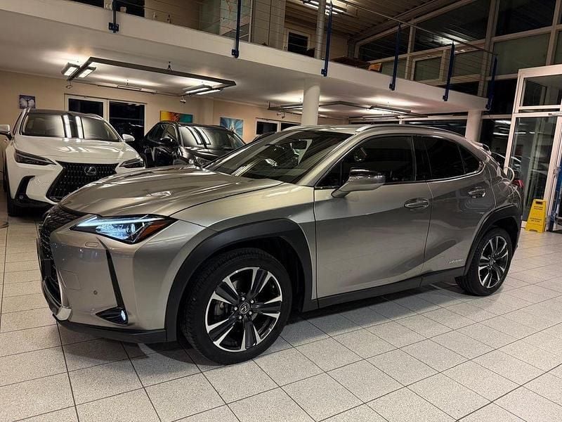 Gebraucht Lexus UX 250h 152 PS (111 kW) 2022 Silber SUV