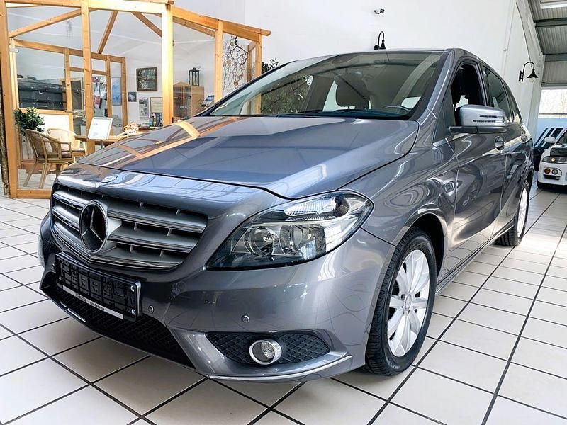 Gebraucht Mercedes B180 109 PS (80 kW) 2013 Grau Van / Kleinbus