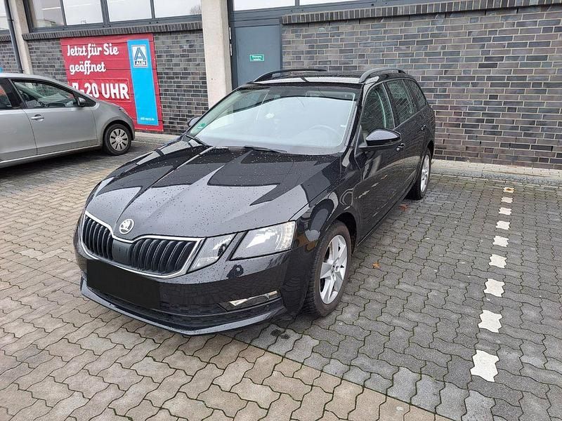 Schwarz Gebraucht 2018 Skoda Octavia Ambition Kombi | 14.000 € (Fairer Preis) - Bild 1/4