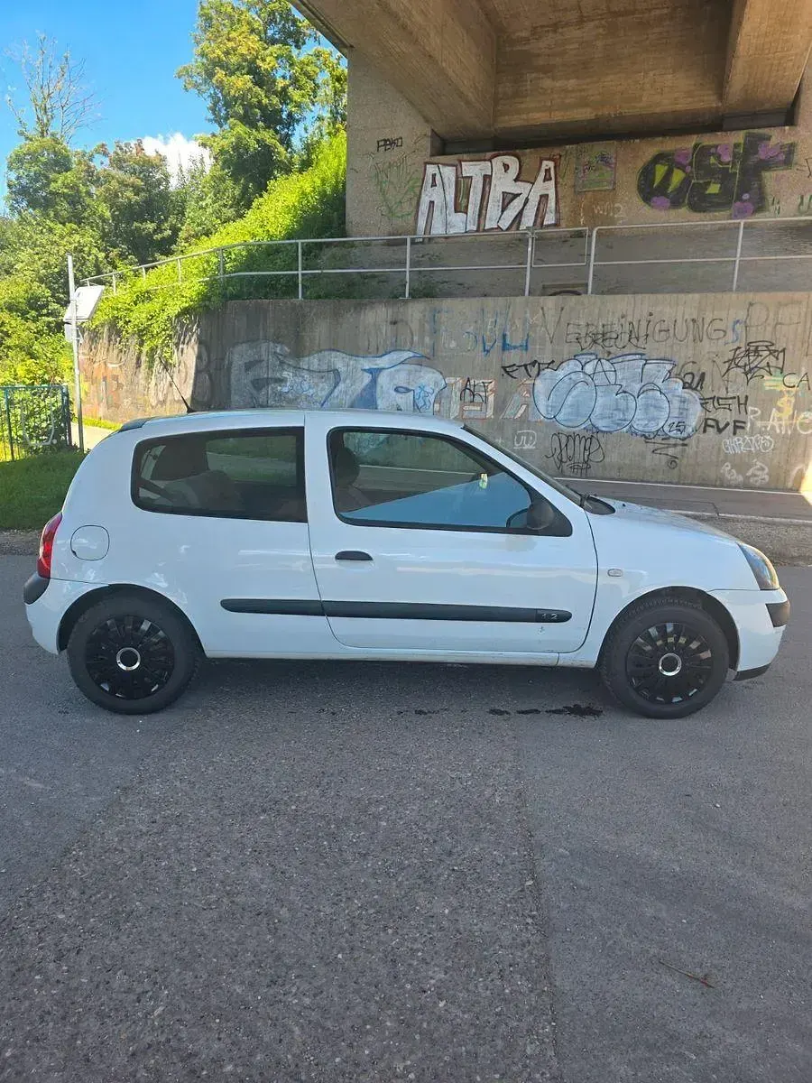 Gebraucht Renault Clio II Campus 58 PS (42 kW) 2005 Weiß Limousine