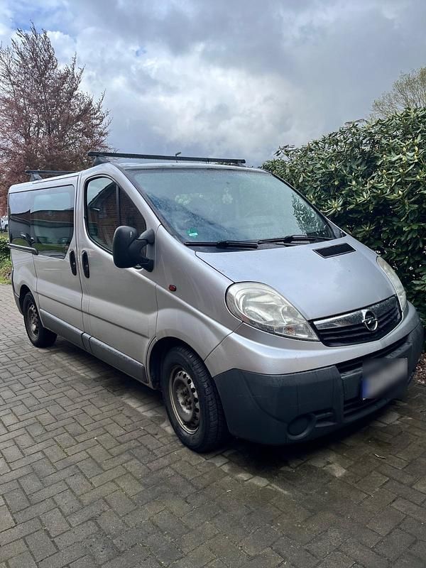 Gebraucht Opel Vivaro 115 PS (84 kW) 2008 Silber Van / Kleinbus