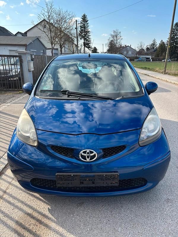 Gebraucht Toyota Aygo 60 PS (44 kW) 2008 Blau Kleinwagen