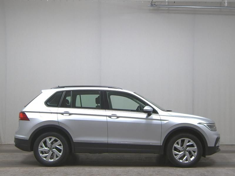 Silber Gebraucht 2022 VW Tiguan Life SUV | 19.980 € (Superpreis) - Bild 1/4
