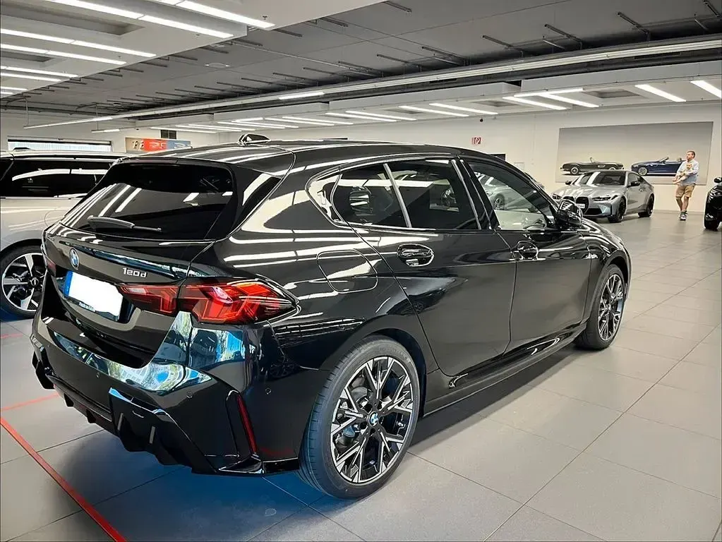 Gebraucht BMW 120 M Sport 163 PS (119 kW) 2025 Schwarz Kleinwagen