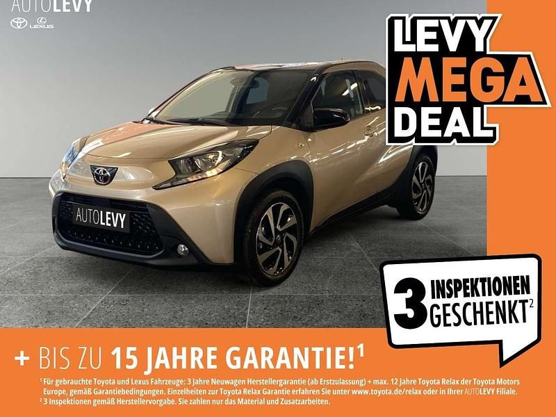 Ginger beige (4u9)/ black mica Neu 2025 Toyota Aygo Kleinwagen | 16.790 € - Bild 1/4